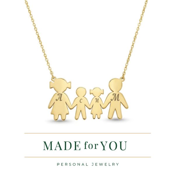 Златно колие – Семейство с две деца с персонализирани букви